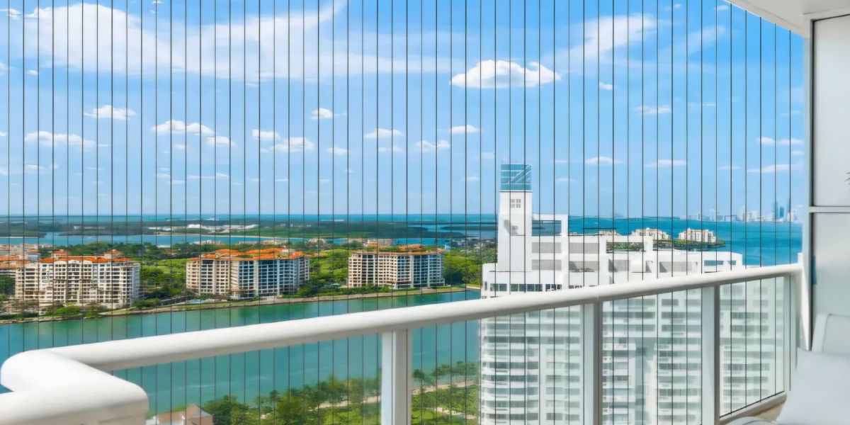 Balcony with invisible grill
